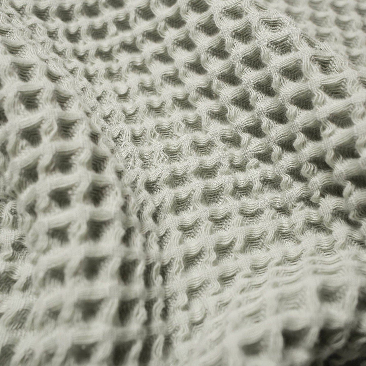 Organic Weightless Waffle Bath Towel: Aloe / Individual