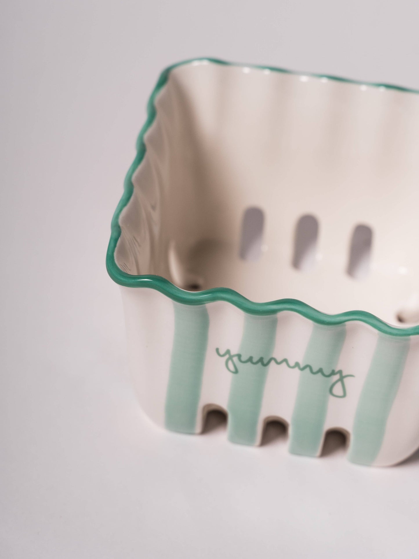 Kinsey Scallop Large Berry Basket (Green): "yummy"