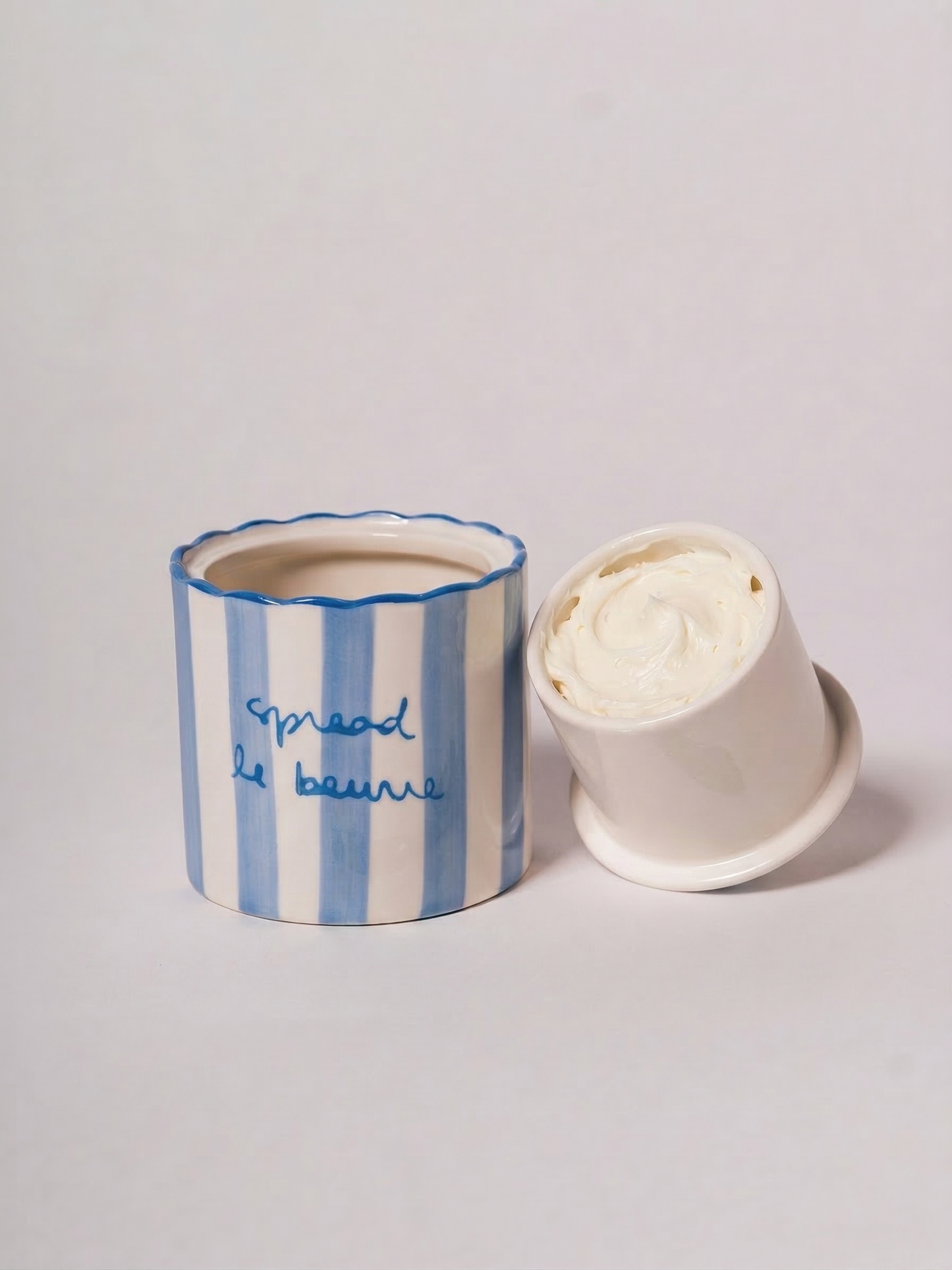 Kinsey Scallop Butter Keeper (Blue): "spread le beurre"