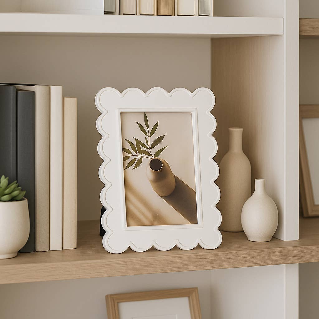 Resin Scallop Edge Decorative Photo Frame - White, 5x7 in.