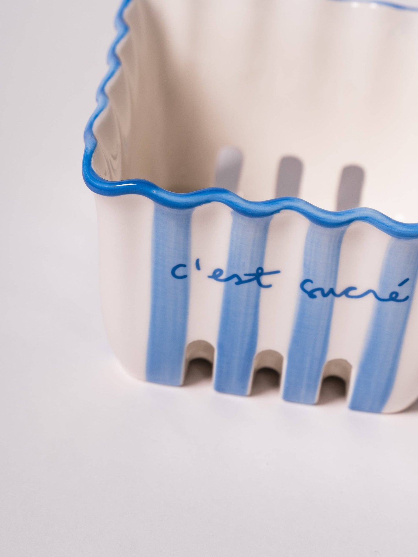 Kinsey Scallop Large Berry Basket (Blue): "c'est du sucre"